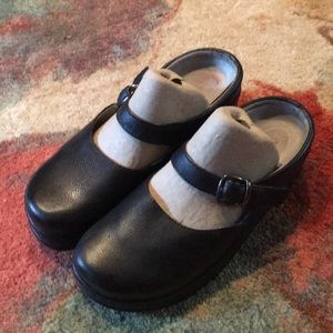 Klogs Mary Janes Black Size 9